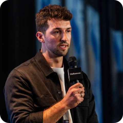 Porträt von Simon Schöbel, Finfluencer