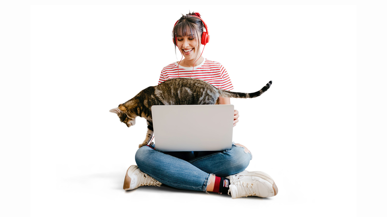 Frau mit Katze und Laptop